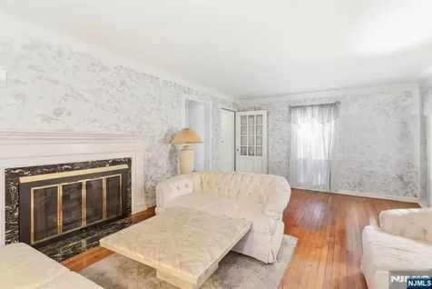 442 Seven Oaks Road Orange NJ 07050
