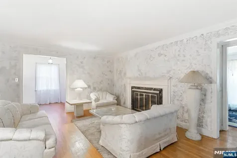 442 Seven Oaks Road Orange NJ 07050