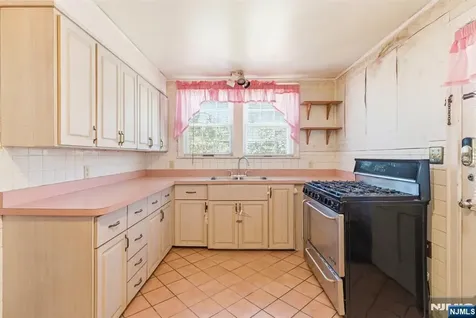 442 Seven Oaks Road Orange NJ 07050