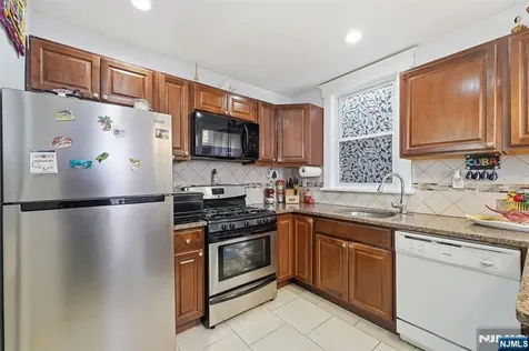 10 Maple Street Garfield NJ 07026