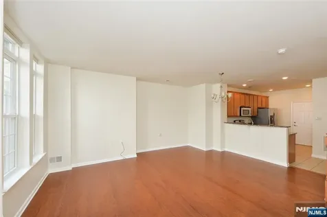 22 Clover Lane Garfield NJ 07026