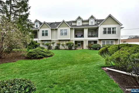11 Collura Lane Clifton NJ 07012