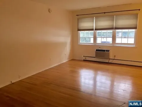 712 Cedar Lane Teaneck NJ 07666