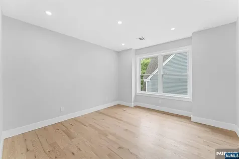 132 N 17th East Orange NJ 07017