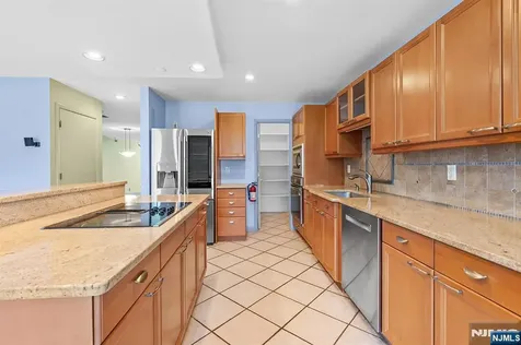 8 Wadsworth Court Teaneck NJ 07666