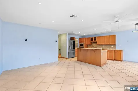8 Wadsworth Court Teaneck NJ 07666