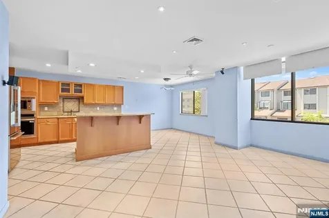 8 Wadsworth Court Teaneck NJ 07666