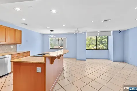 8 Wadsworth Court Teaneck NJ 07666