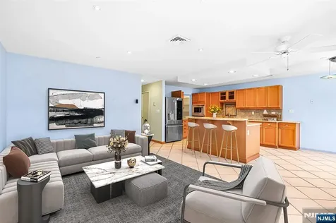 8 Wadsworth Court Teaneck NJ 07666