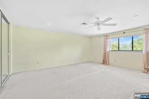 8 Wadsworth Court Teaneck NJ 07666