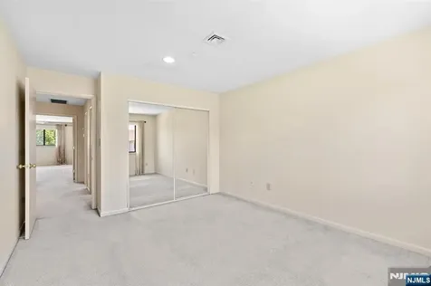 8 Wadsworth Court Teaneck NJ 07666