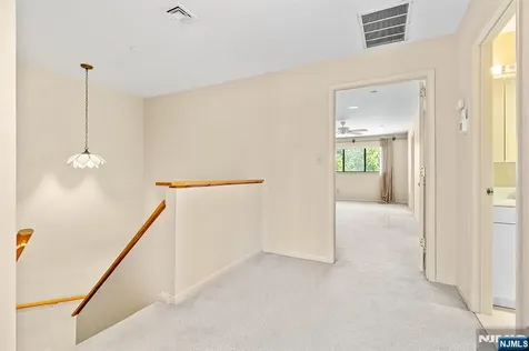 8 Wadsworth Court Teaneck NJ 07666