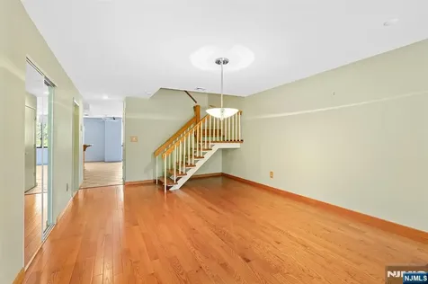 8 Wadsworth Court Teaneck NJ 07666