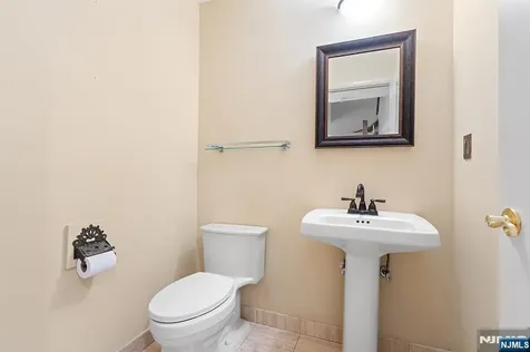 8 Wadsworth Court Teaneck NJ 07666