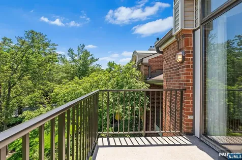 8 Wadsworth Court Teaneck NJ 07666