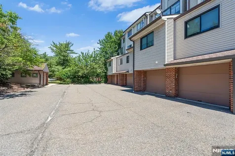 8 Wadsworth Court Teaneck NJ 07666