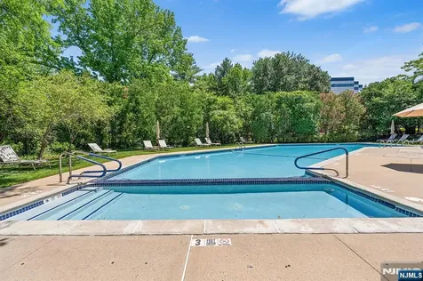 8 Wadsworth Court Teaneck NJ 07666