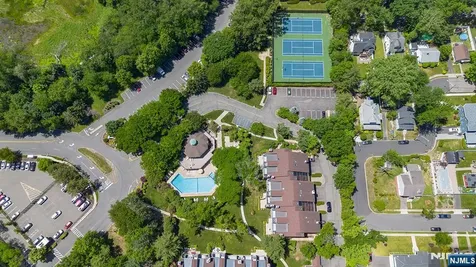 8 Wadsworth Court Teaneck NJ 07666