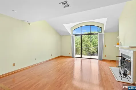 8 Wadsworth Court Teaneck NJ 07666