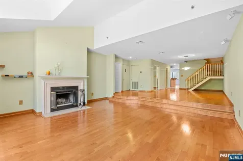 8 Wadsworth Court Teaneck NJ 07666