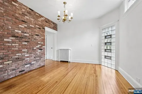 161 Chestnut Street Leonia NJ 07605