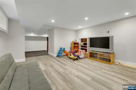 292 Maple Street Englewood NJ 07631