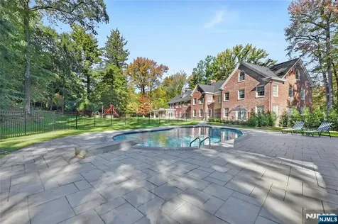 292 Maple Street Englewood NJ 07631
