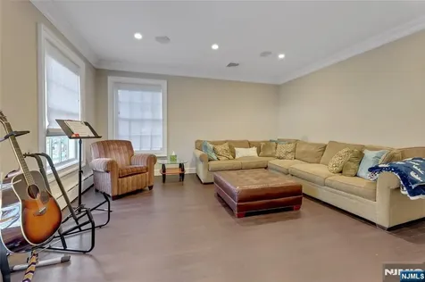 292 Maple Street Englewood NJ 07631