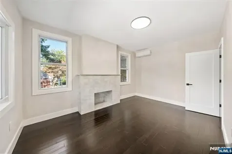 561 Grand Avenue Leonia NJ 07605