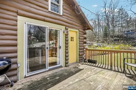 6 West Circle Ringwood NJ 07456