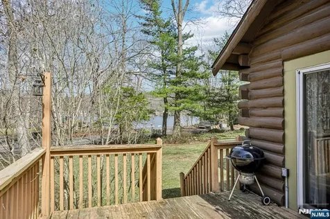 6 West Circle Ringwood NJ 07456