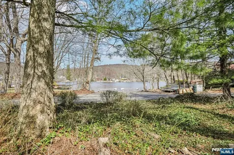 6 West Circle Ringwood NJ 07456