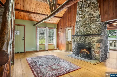 6 West Circle Ringwood NJ 07456