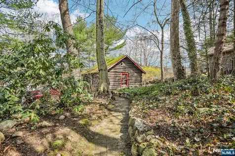 6 West Circle Ringwood NJ 07456