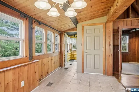 6 West Circle Ringwood NJ 07456