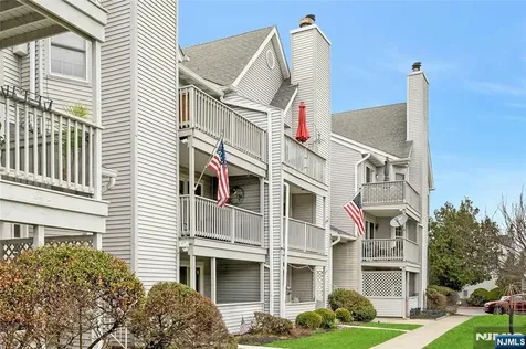 49 Quartz Lane Paterson NJ 07501