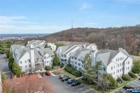49 Quartz Lane Paterson NJ 07501