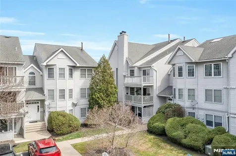 49 Quartz Lane Paterson NJ 07501