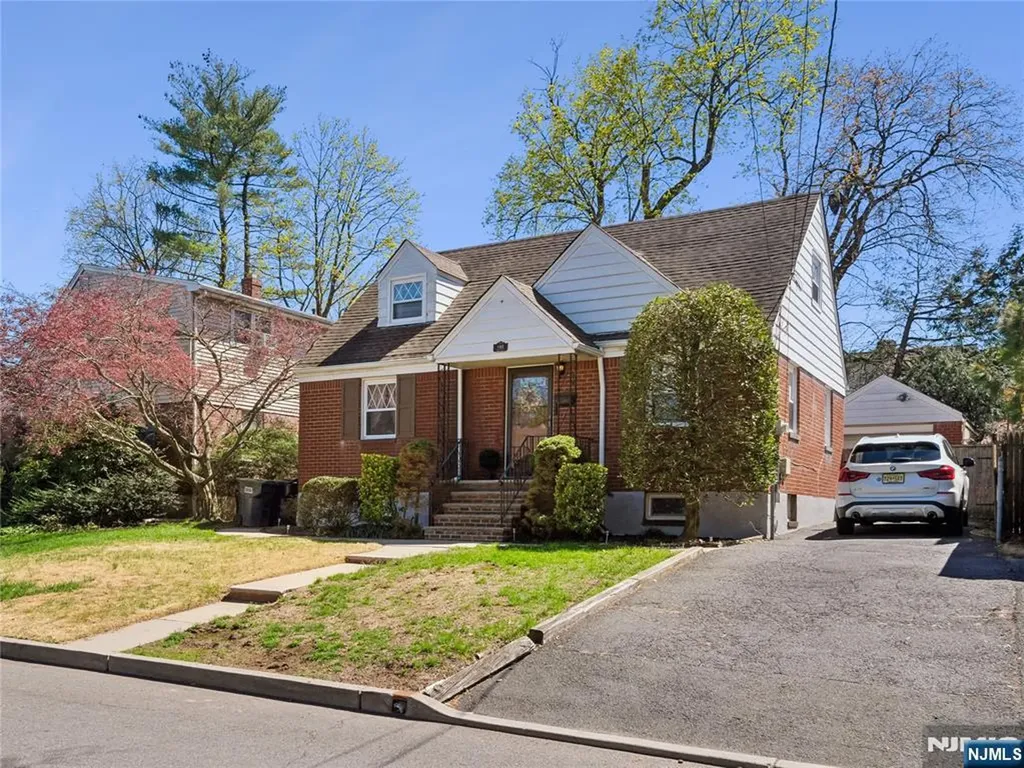 182 Carlson Place Bergenfield NJ 07621