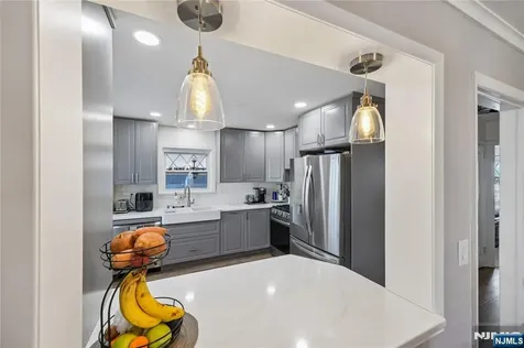 182 Carlson Place Bergenfield NJ 07621