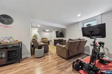 182 Carlson Place Bergenfield NJ 07621