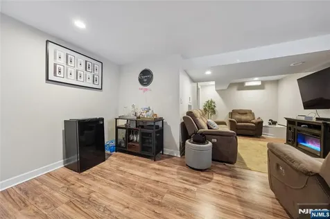 182 Carlson Place Bergenfield NJ 07621