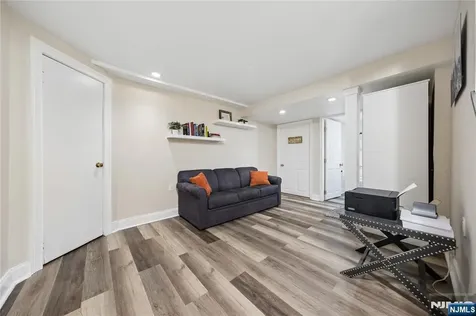 182 Carlson Place Bergenfield NJ 07621
