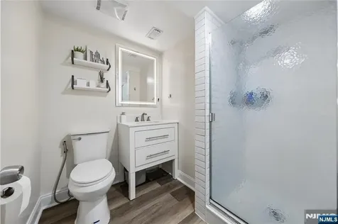 182 Carlson Place Bergenfield NJ 07621