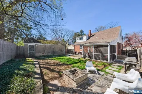 182 Carlson Place Bergenfield NJ 07621