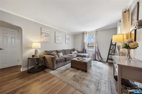 182 Carlson Place Bergenfield NJ 07621