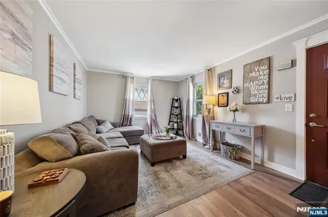 182 Carlson Place Bergenfield NJ 07621