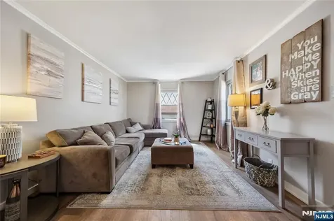 182 Carlson Place Bergenfield NJ 07621