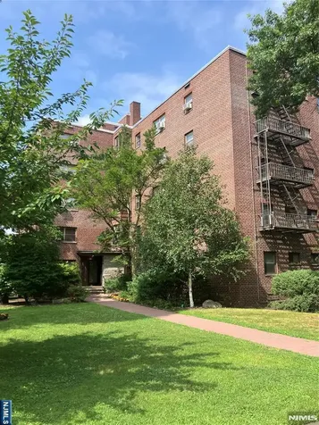 400 Fairview Avenue Fort Lee NJ 07024