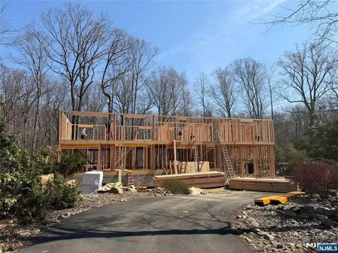 20 Cambridge Drive Allendale NJ 07401